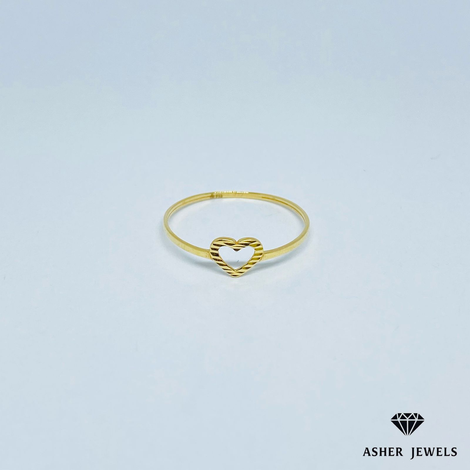 Minimalist Heart Ring Size 7.5